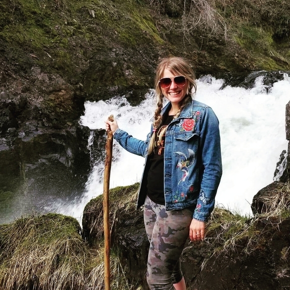 Hello, I'm Hailey! - Picture 2 of 4